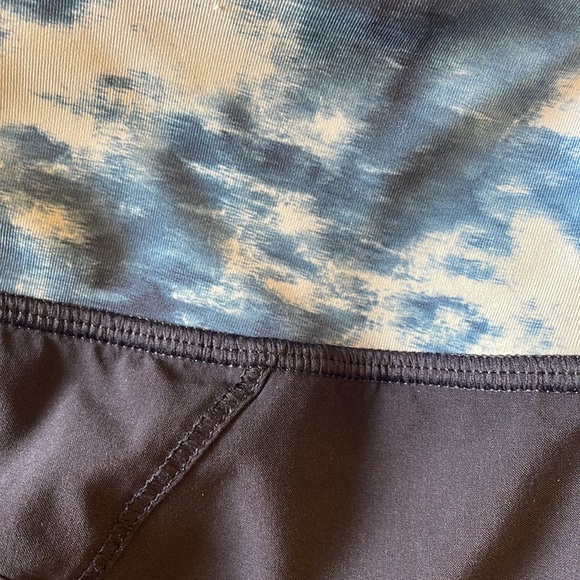 Lululemon Size 6 Shorts - Picture 9 of 9